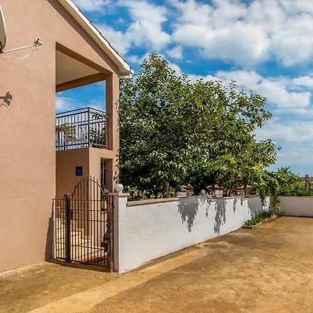 3 Bedroom Lovely In * Kastelir