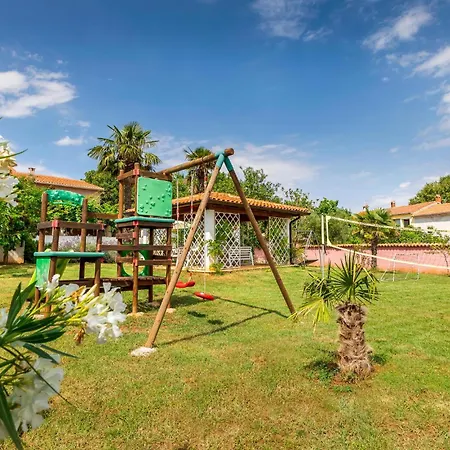 3 Bedroom Lovely In Kastelir