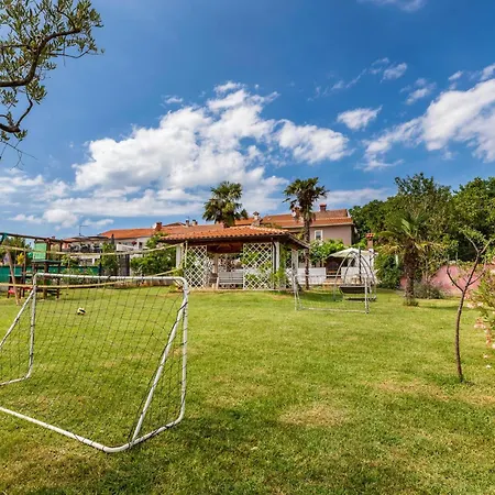 3 Bedroom Lovely In Kastelir