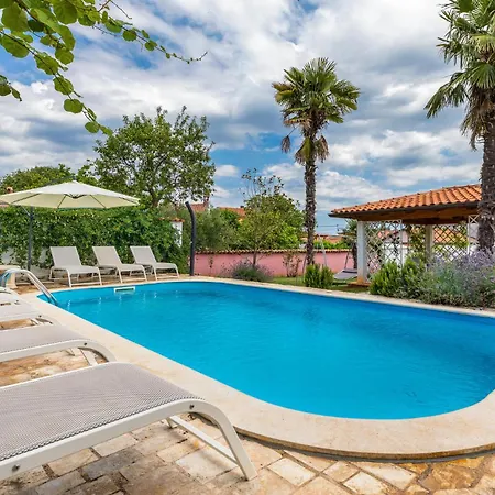 3 Bedroom Lovely In * Kastelir