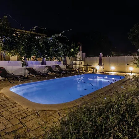 3 Bedroom Lovely In Kastelir